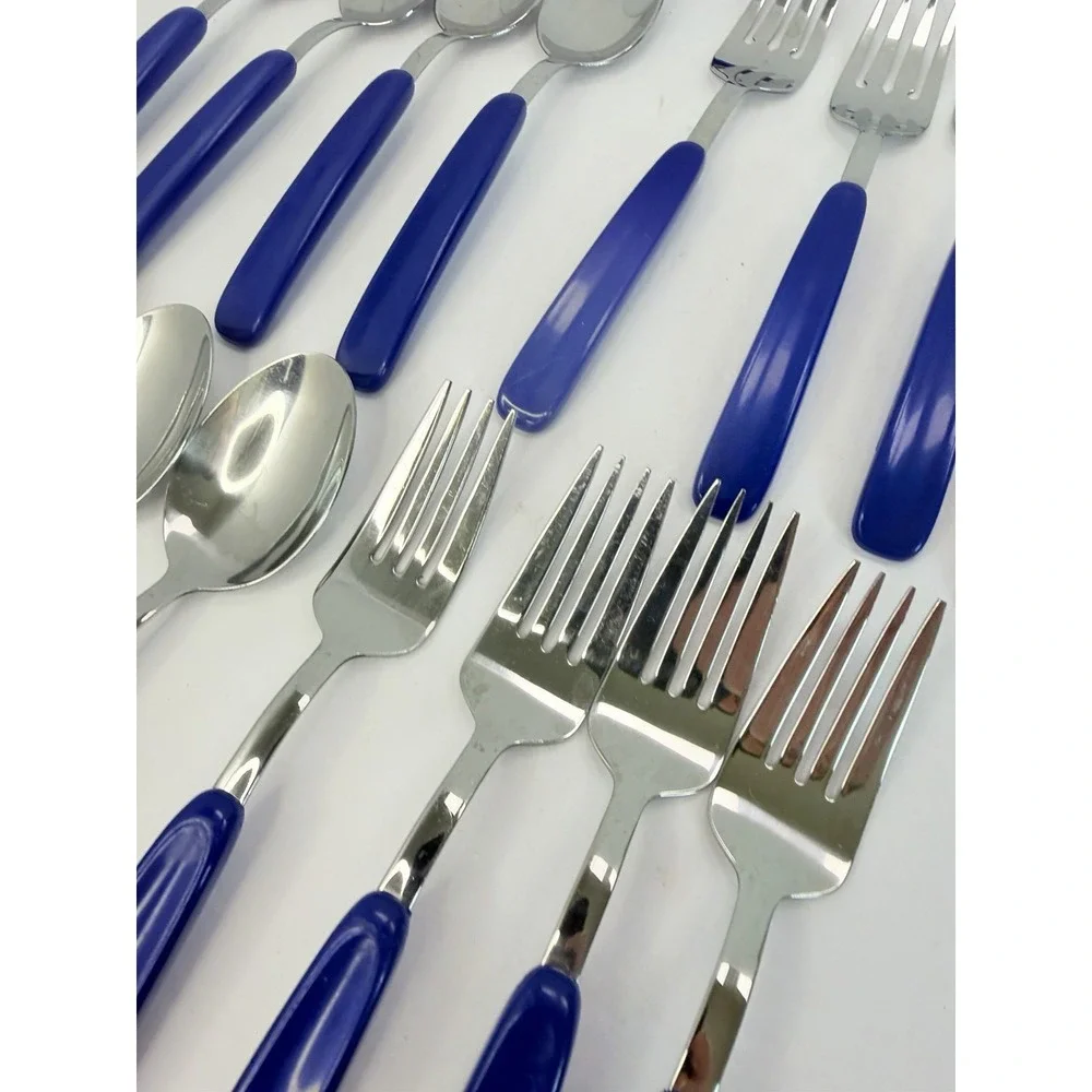 Oneida Vintage Flatware Set Blue Plastic Handles 20 Pieces 4 Place Settings